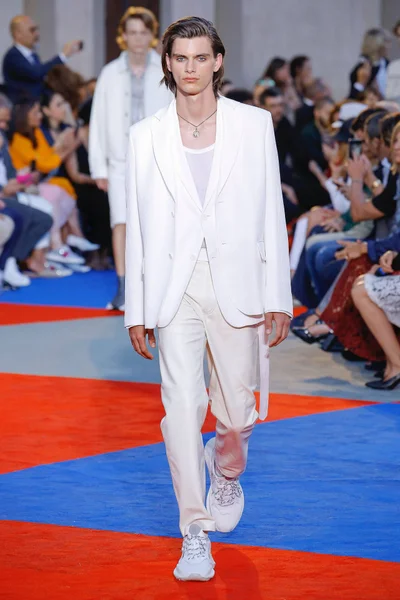 Look 3